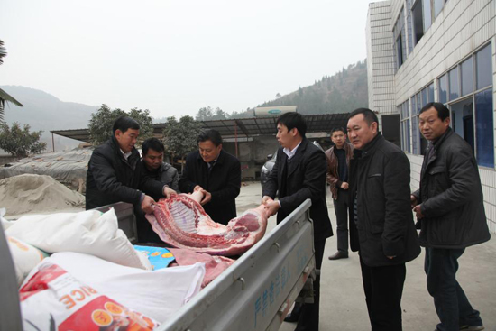 孤寡(gua)老人(ren)慰問(wen)