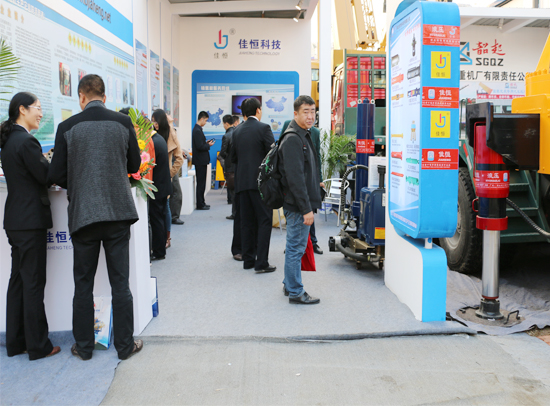 2014年寶馬(ma)展佳恒(heng)展台風(feng)彩展示(shi)