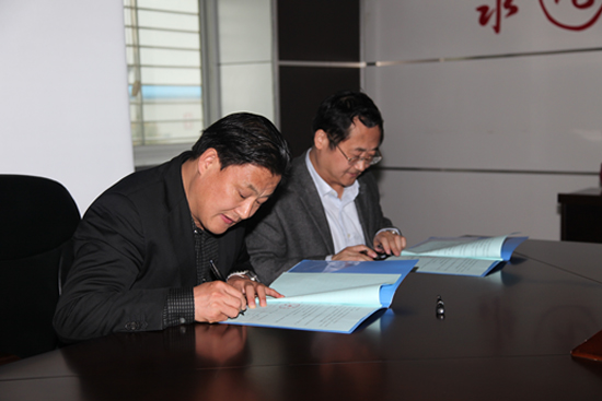 校企(qi)合作(zuo)新聞(wen)稿 2014.4.24-1128副(fu)本.jpg