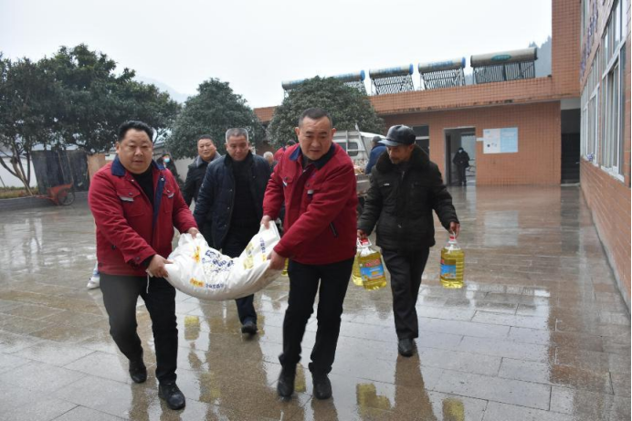 慰(wei)問茶(cha)店福(fu)利院(yuan)老人(ren)