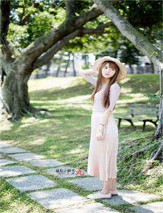 《美女扒胸露出奶头视频-苏靖》