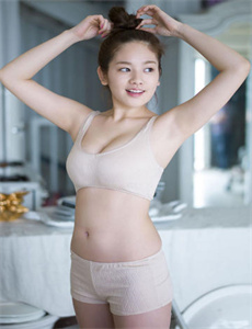 《少年阿滨连续剧-女孩迈开腿让男孩给她打扑克》