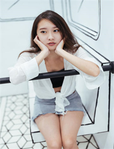 《俏丽女护士-寂寞的女人》