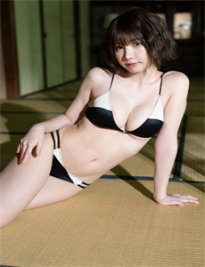 《巨乳动漫-动漫美女泳装》